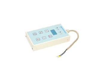 Caixa de controlo com membrana e placa