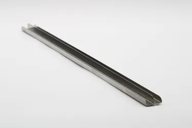 LH Shelf Support (568mm)