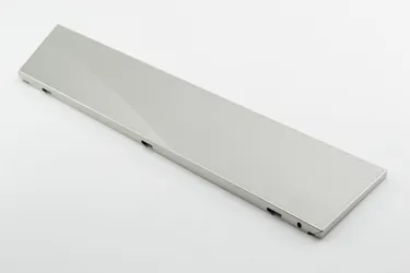 Levá strana panelu černá