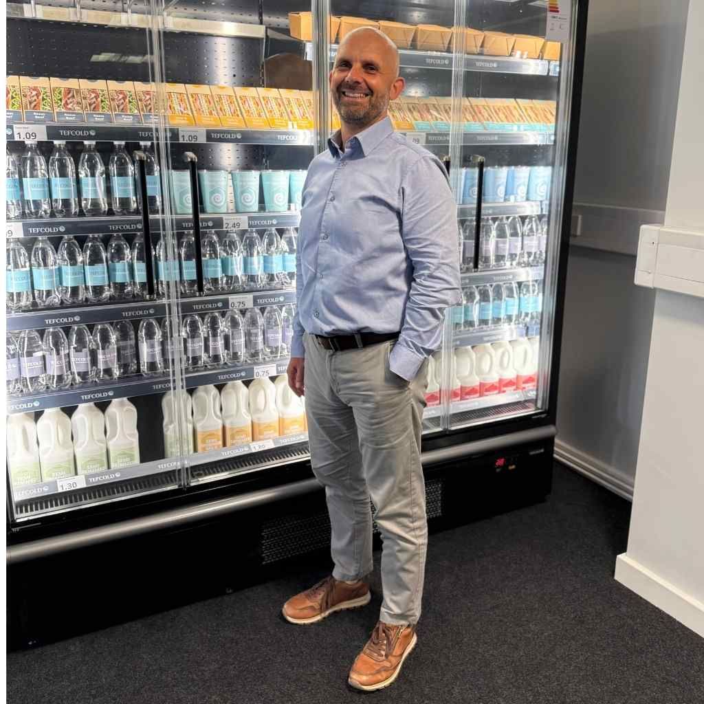 TEFCOLD sales person in front of multidecks