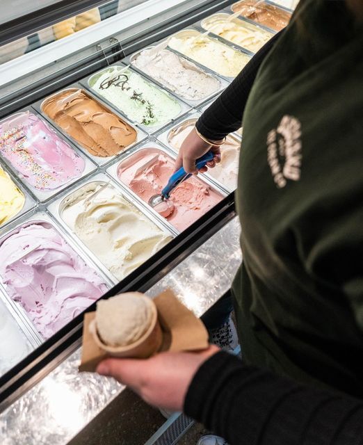 Ice cream scooping and lighting